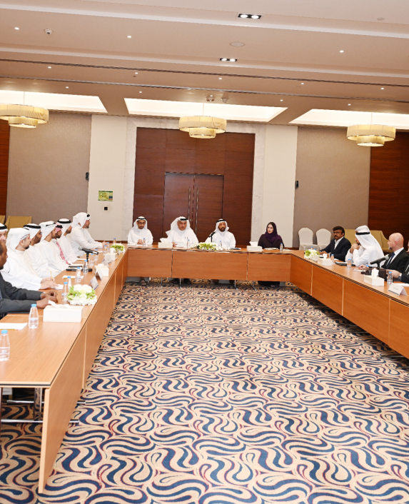 غرفة الشارقة تؤكد التزامها بتمكين مجموعات العمل القطاعية لتعزيز التنمية المستدامة وجذب الاستثمارات النوعية
