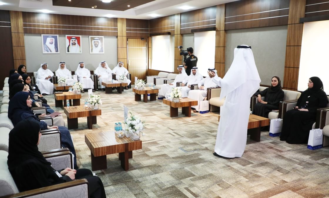 غرفة الشارقة تعزز التواصل مع رواد الأعمال في المنطقة الشرقية وتستعرض برامج نوعية متقدمة تواكب مرونة الأعمال
