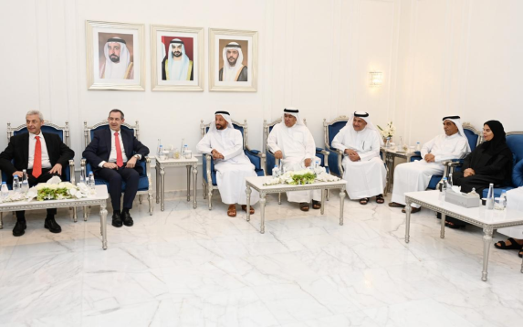 غرفة الشارقة تبحث ونظيرتها العربية البرتغالية تعزيز التعاون التجاري والاستثماري