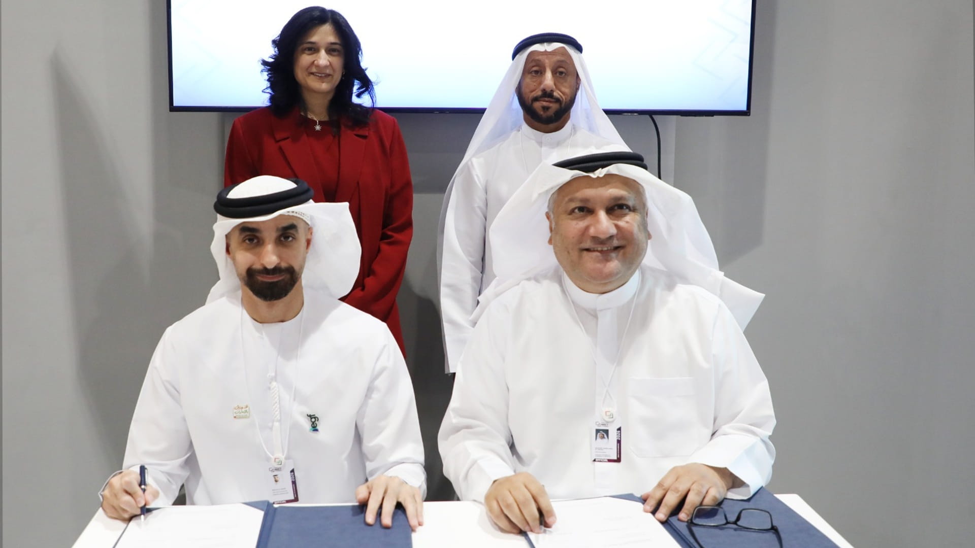 غرفة الشارقة وصندوق الإمارات للنمو يتعاونان لتوسيع فرص تمويل ودعم الشركات الصغيرة والمتوسطة 