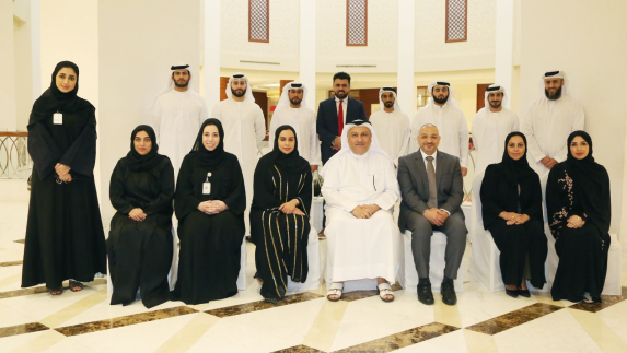 غرفة الشارقة تؤهل موظفيها على تطبيق نظام الإدارة المتكامل