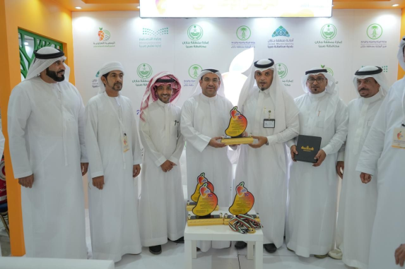 وفد غرفة الشارقة يطلع على فعاليات مهرجان المانجو والفواكه الاستوائية في السعودية