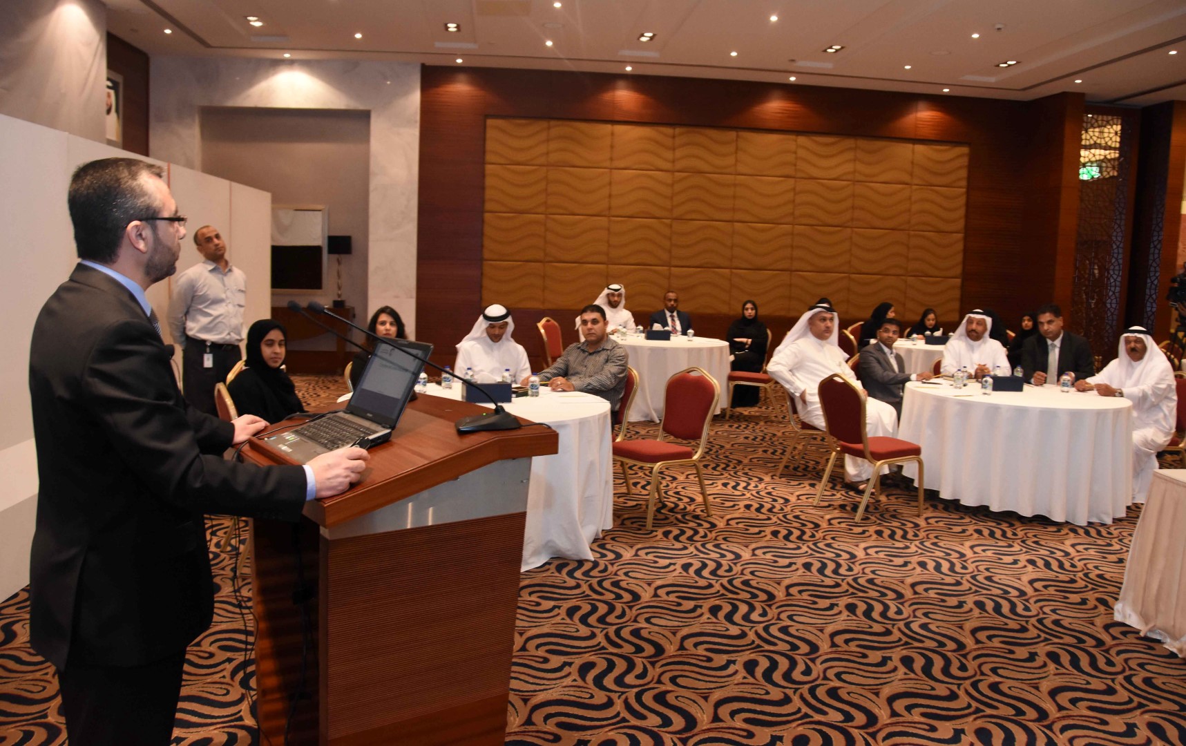 Sharjah Chamber Holds Workshop on Commercial Insurance 