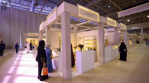 رواد أعمال إماراتيون يسجلون مشاركة ناجحة في معرض "الإمارات للعطور والعود"